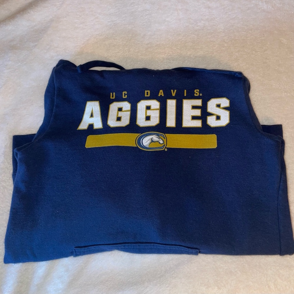 Women’s Small UC Davis Aggies sweatshirt